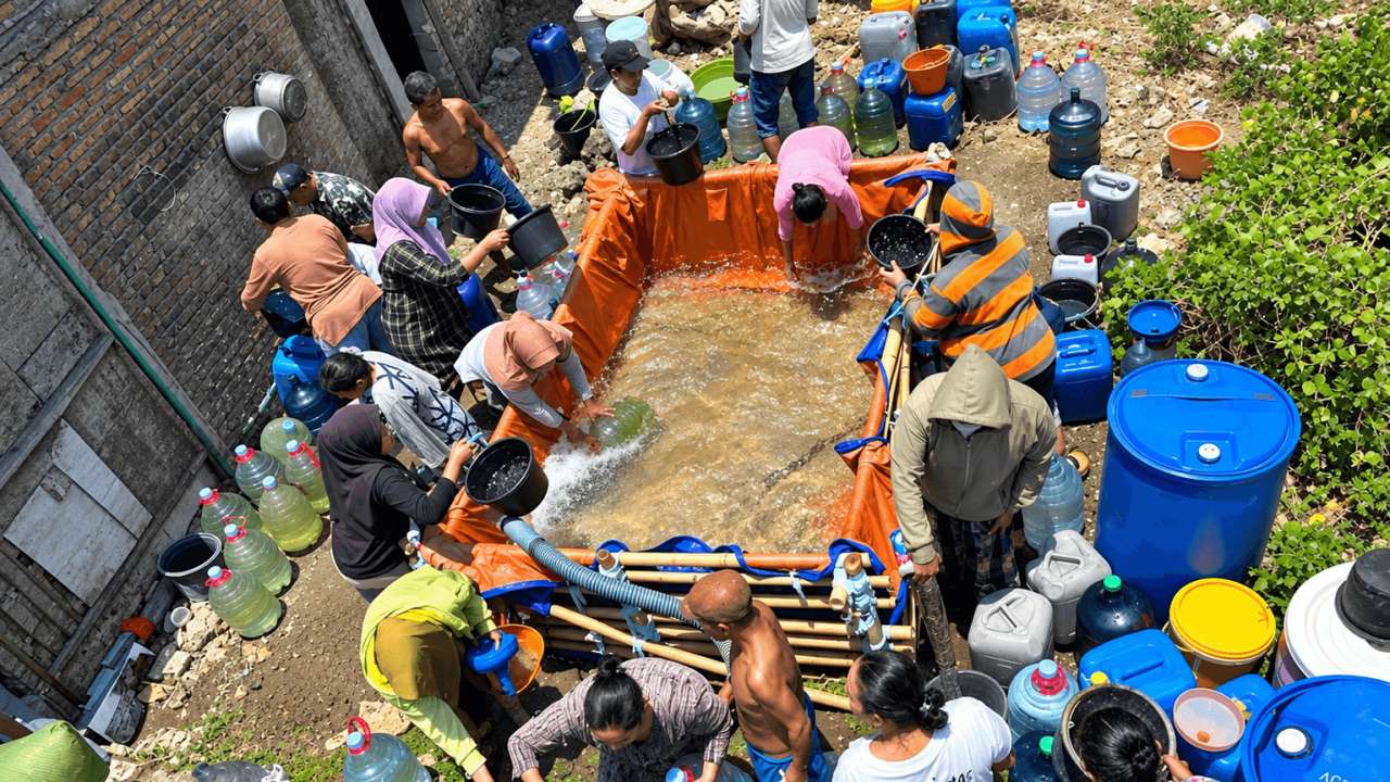 Tradisi “Laku Banyu Panguripan” di tengah Ancaman Krisis Air Bersih